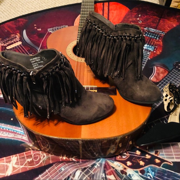 SALE!!! Frisky Fringed Not Rated Suede Gray Booties! - Picture 4 of 13